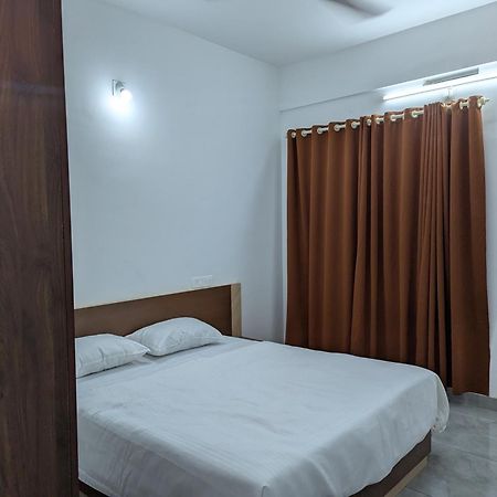 Hotel Jayalakshmi Residency à Vaduvanchal Extérieur photo