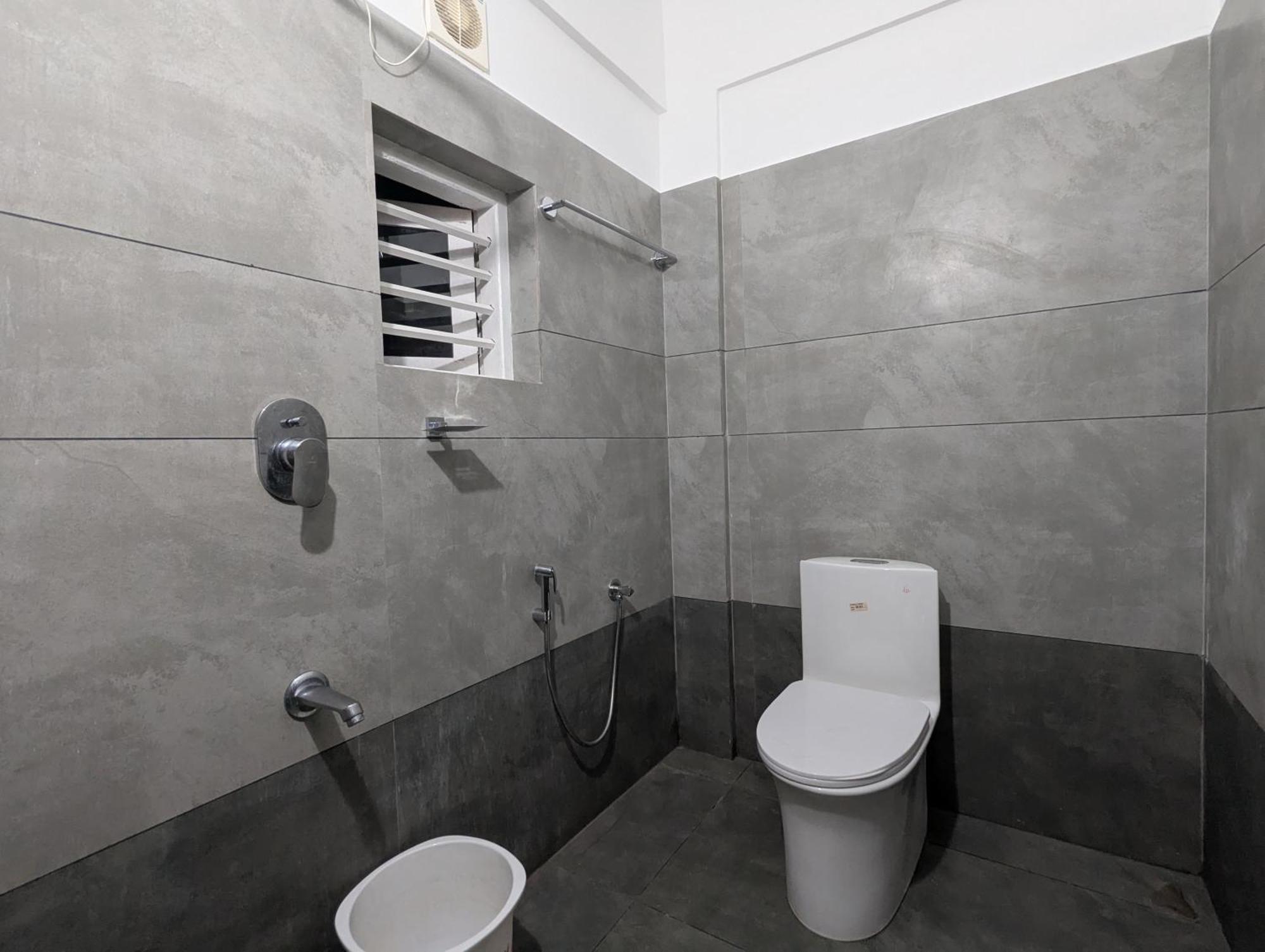 Hotel Jayalakshmi Residency à Vaduvanchal Extérieur photo