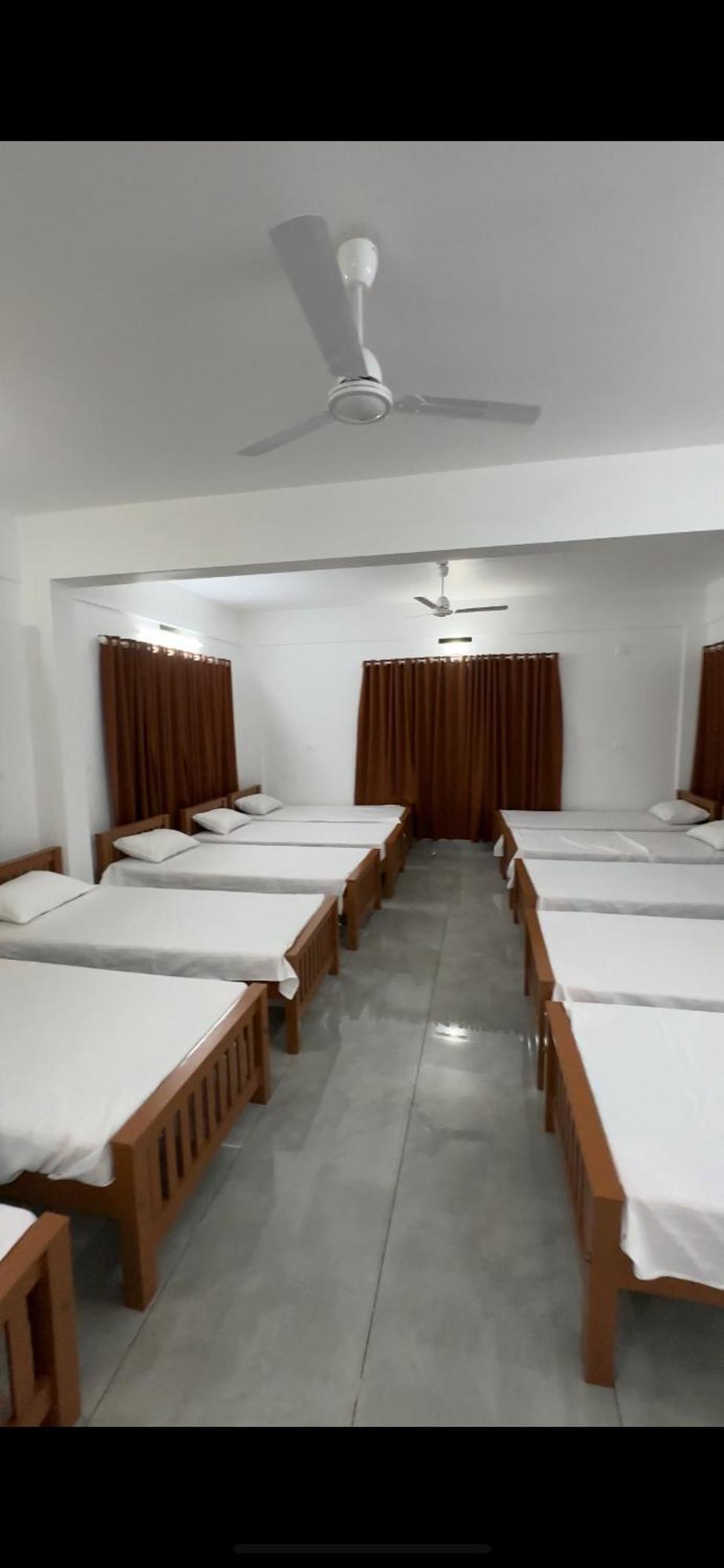 Hotel Jayalakshmi Residency à Vaduvanchal Extérieur photo
