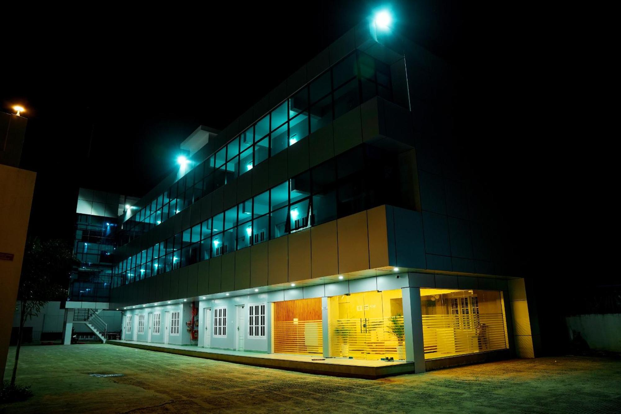 Hotel Jayalakshmi Residency à Vaduvanchal Extérieur photo