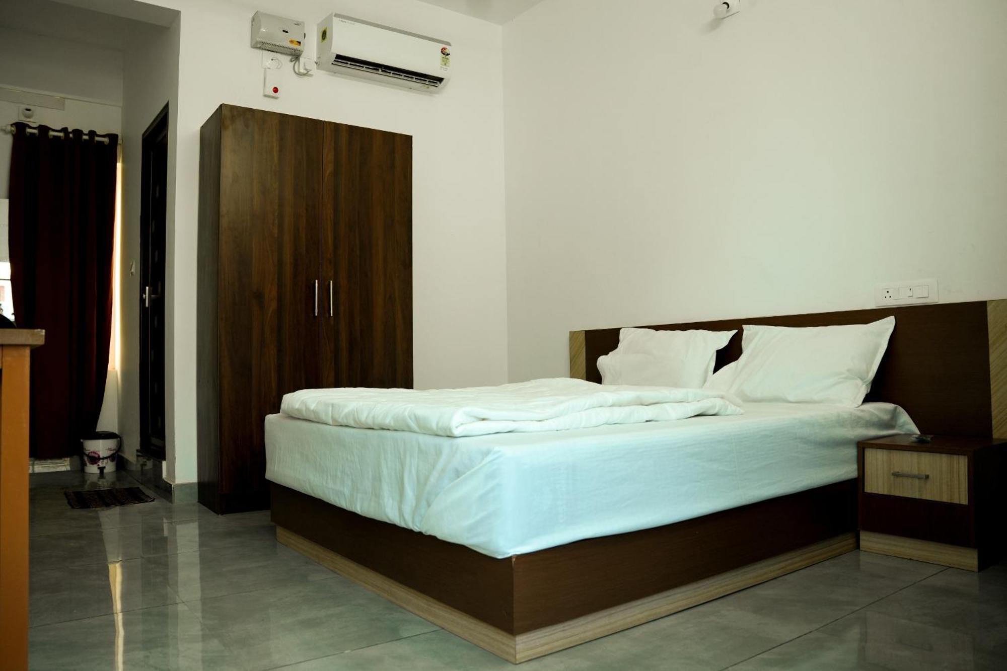 Hotel Jayalakshmi Residency à Vaduvanchal Extérieur photo