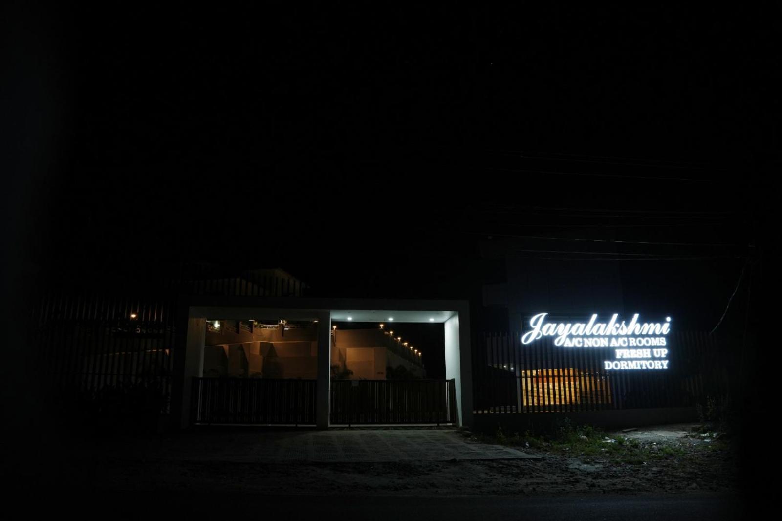 Hotel Jayalakshmi Residency à Vaduvanchal Extérieur photo